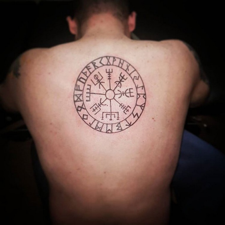 idee-tatouage-dos-homme-viking-tattoo