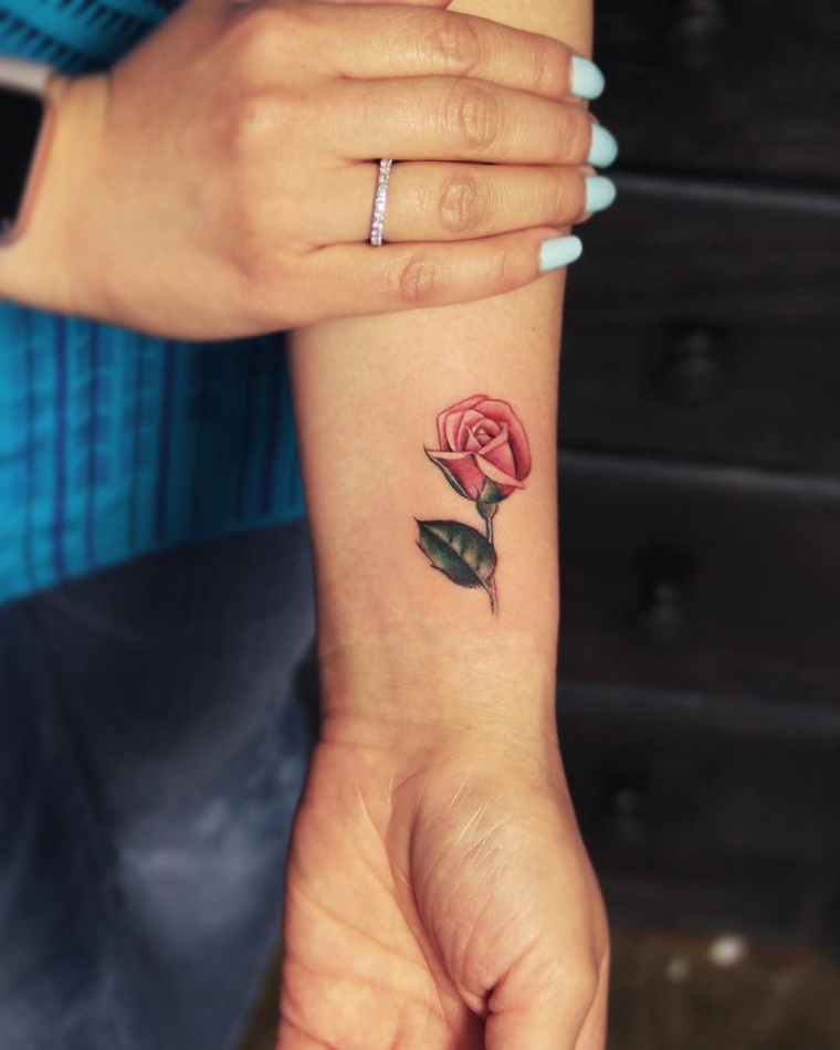 rose-tatouage-femme-idee