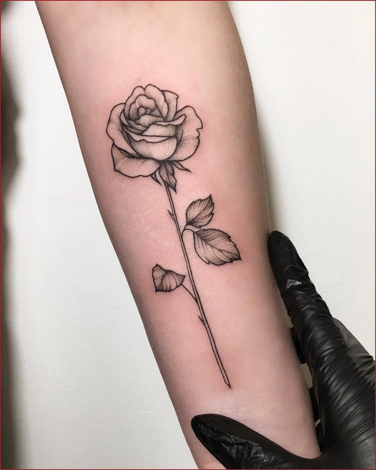tatouage-fleur-avant-bras-tatouage-rose