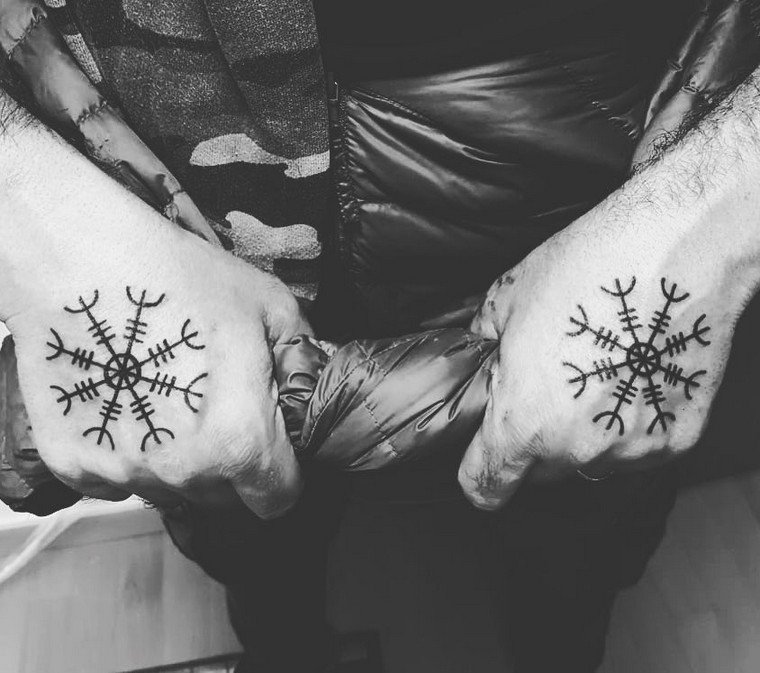 tatouage-main-tatouage-viking-authentique