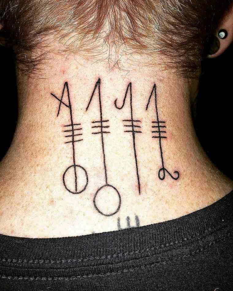 Svefnthorn tatouage viking authentique idée homme femme nuque