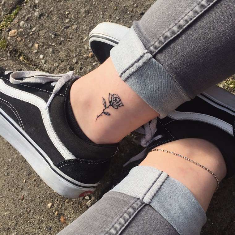 tatouage-petit-rose-fleur-tattoo