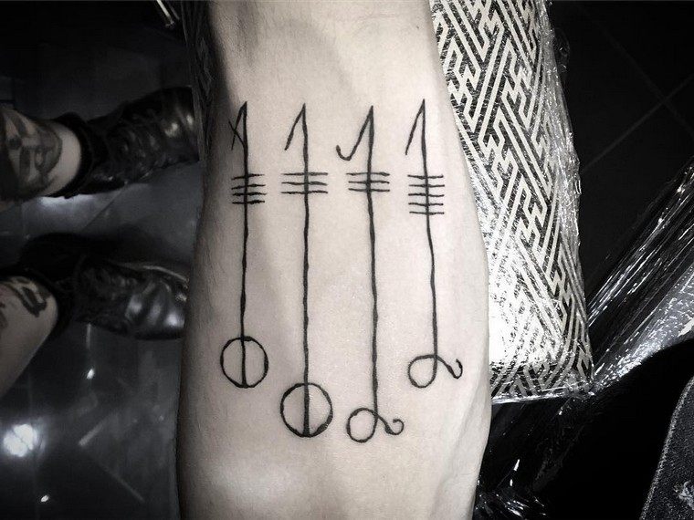 Svefnthorn tatouage viking authentique idée homme femme
