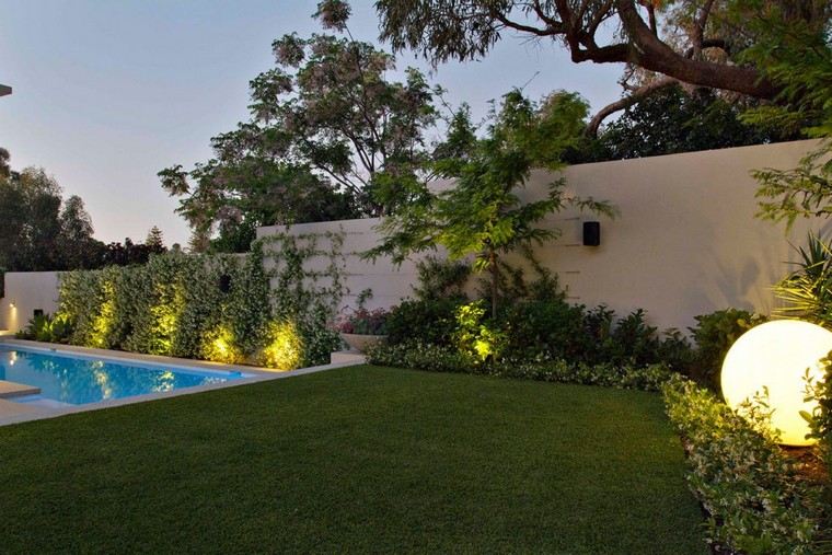 aménagement paysager extérieur jardin piscine idée luminaire