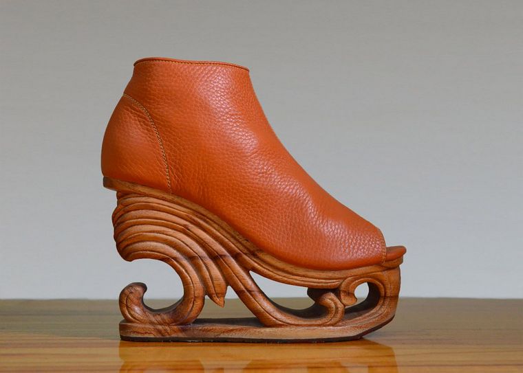 bottines à talons en bois sculptés main LanVy Nguyen cuir marron