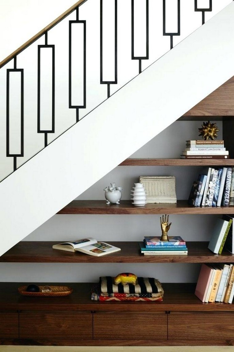 etageres-bois-rangement-sous-escalier