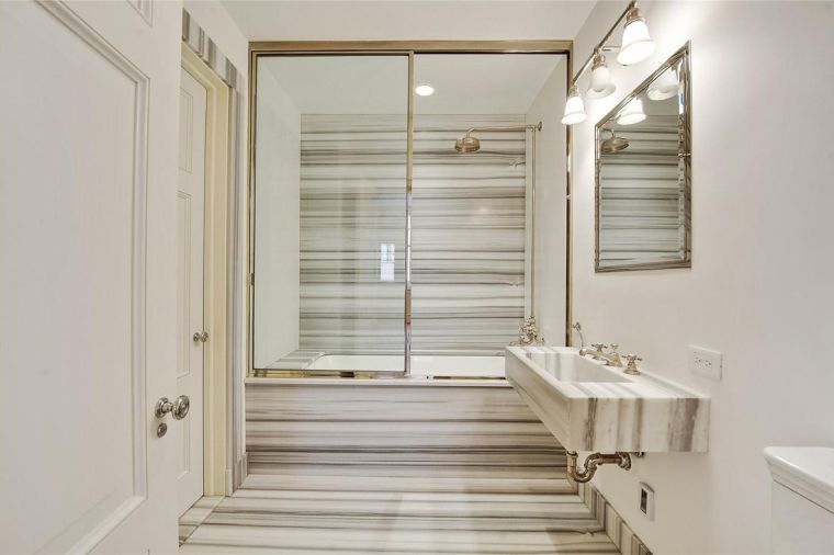 salle de bain design en marbre