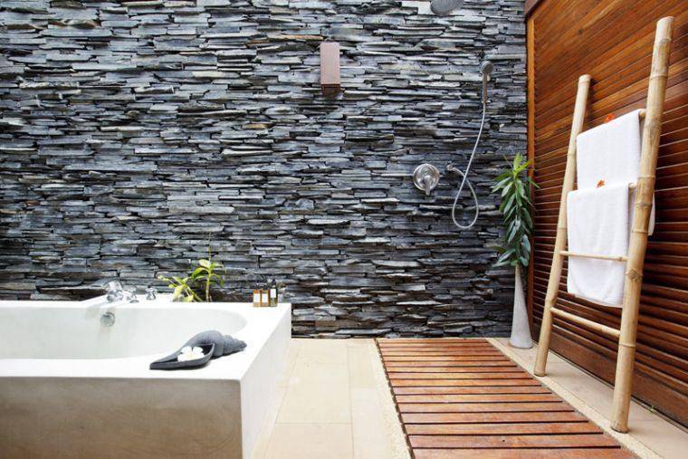 salle de bain extérieur avec baignoire design