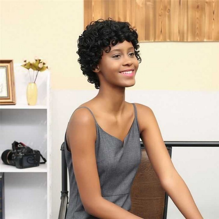 cheveux-courts-boucles-idee-coiffure