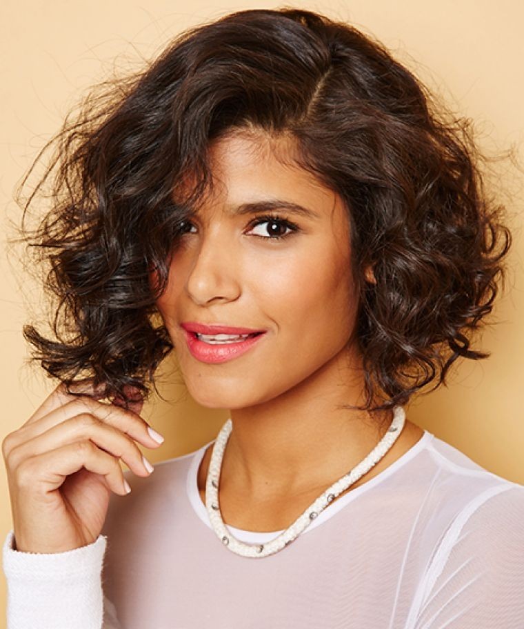 cheveux-femme-carre-look-mode
