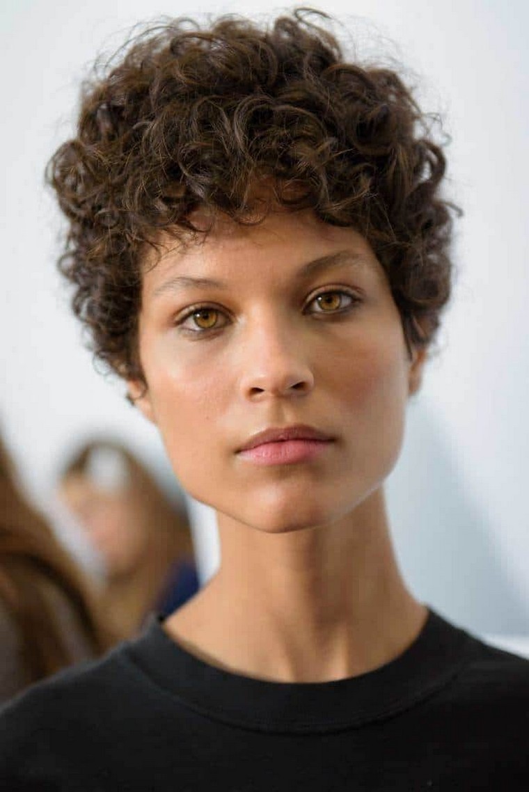 coupe-cheveux-courts-femme