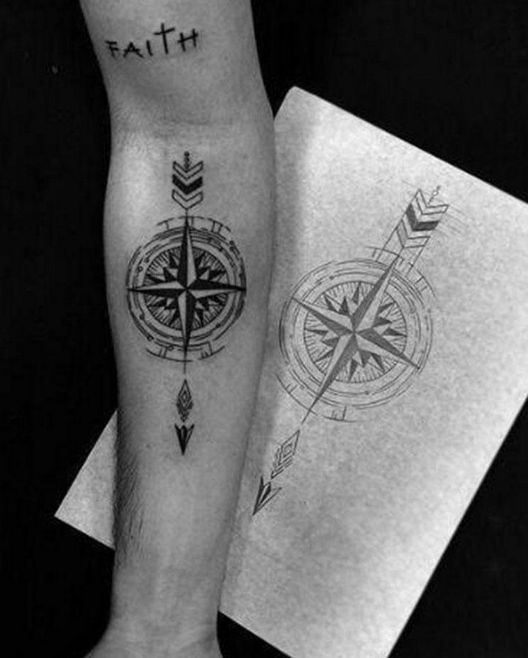 tatouage compas bras modèle idée