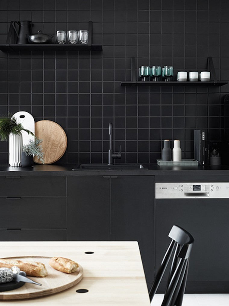 dosseret-noir-cuisine-modele-interieur