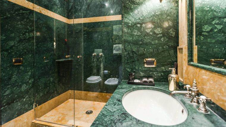 marbre vert salle de bain deco de luxe