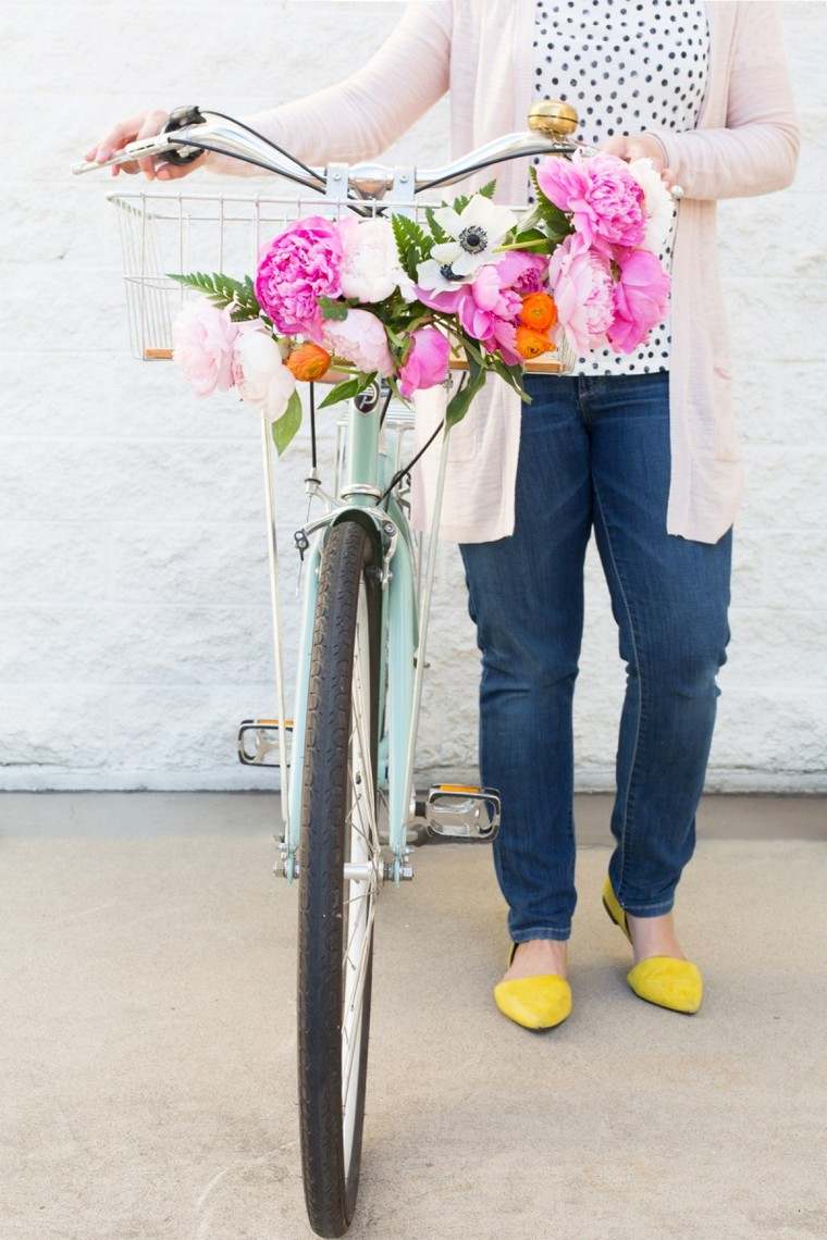 panier de vélo vintage déco fleurs printemps
