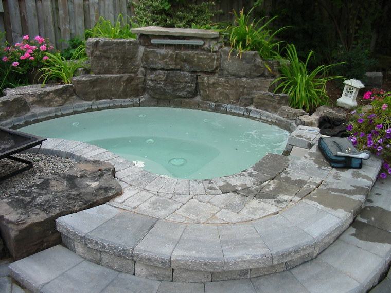 aménagement spa extérieur bassin pierre