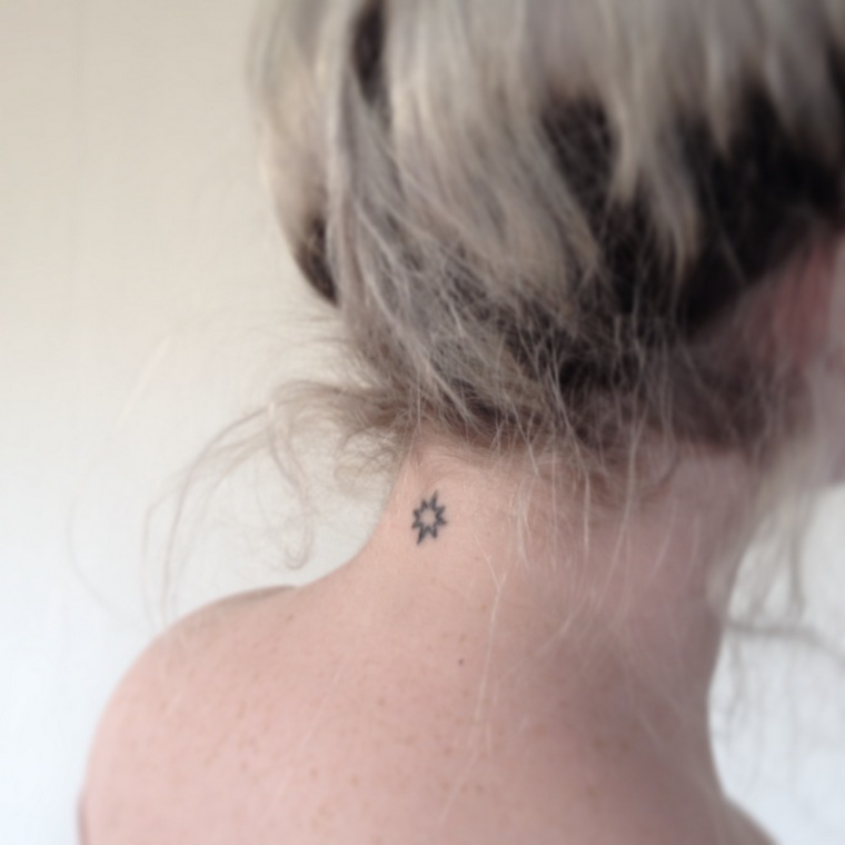 premier tatouage femme petite explosion