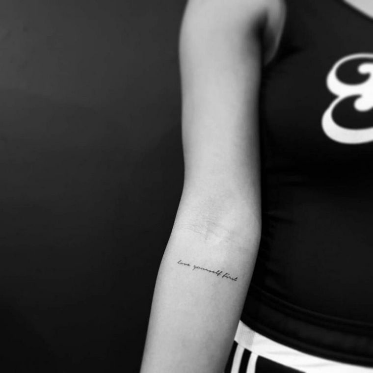 premier tatouage femme sur bras