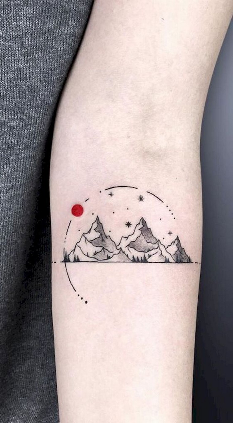 tendances tatouage 2019 tatouage bras montagne