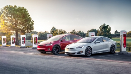 vehicules tesla mise a jour probleme