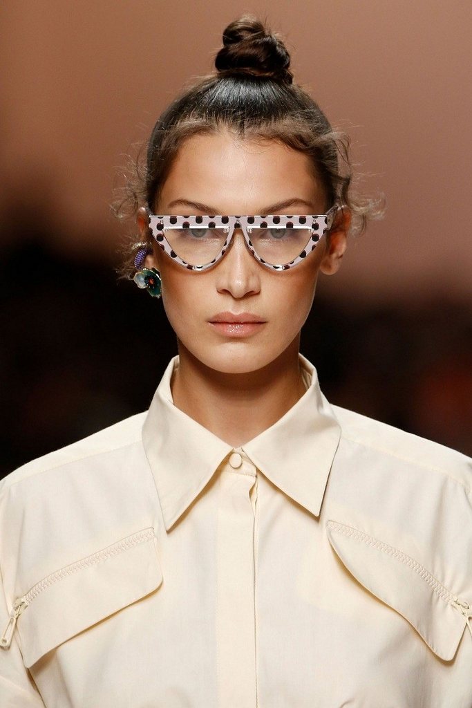 lunettes de soleil tendance 2019 montures avec motifs femme Fendi