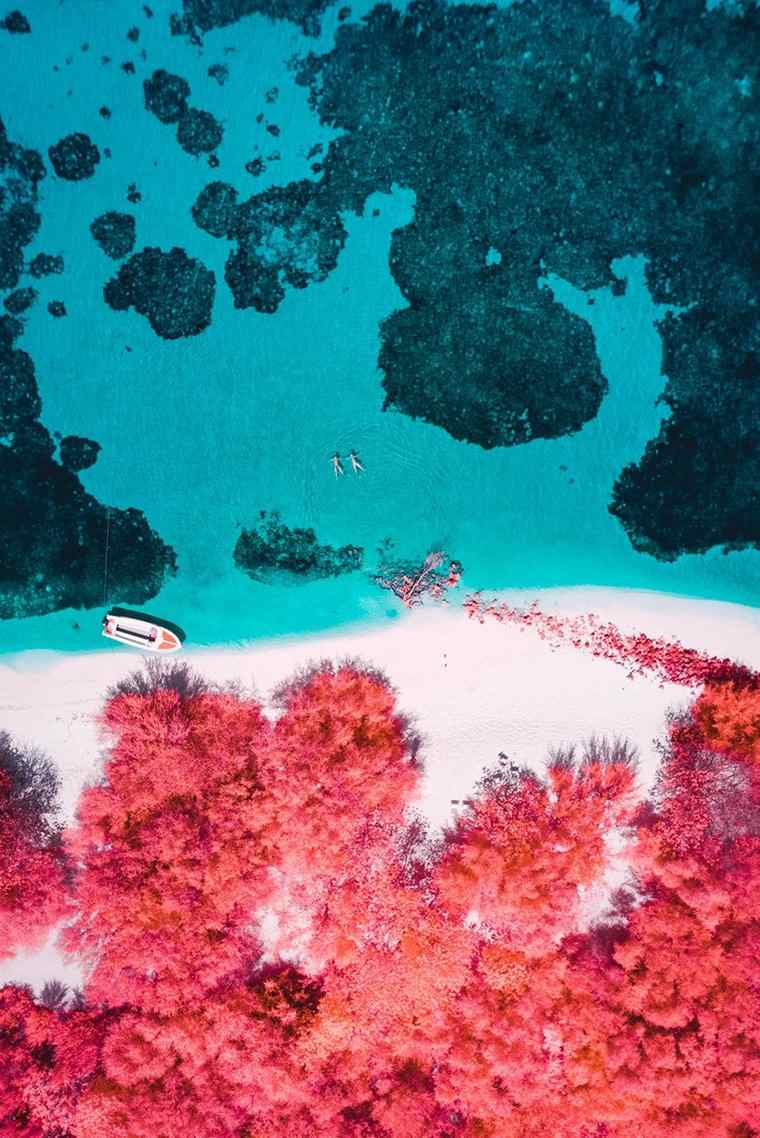 Les Maldives Paolo Pettigiani photo infrarouge drone gens baignade