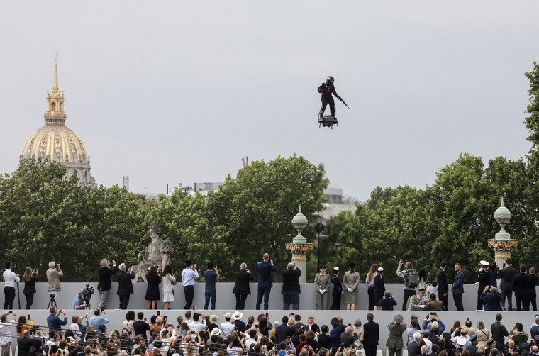 flyboard air Franky Zapata défilé 14 juillet