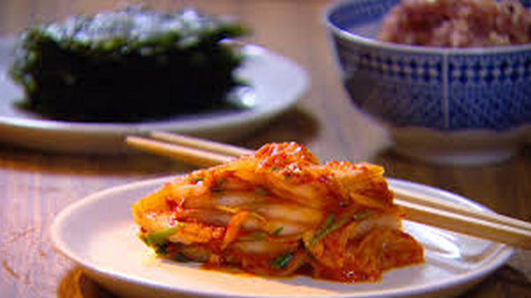 plat kimchi oignon sauce pimentée