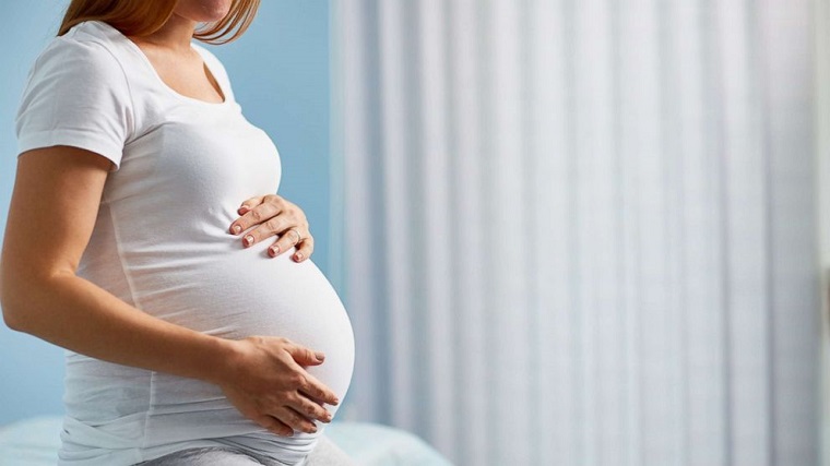 Premier accouchement age moyen Europe étude