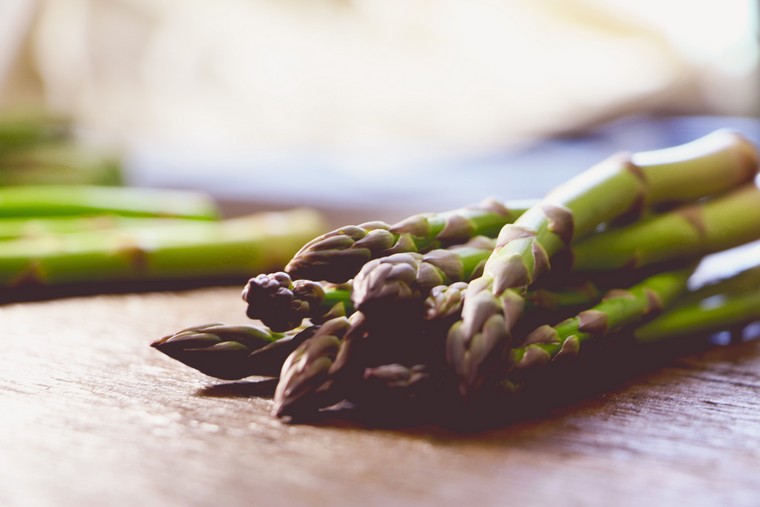 recette végétarienne idée menu équilibré légumes verts comment faire cuire des asperges