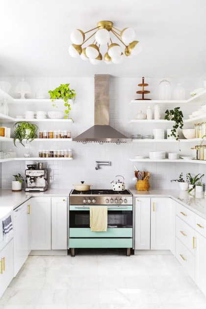 couleur pour une cuisine blanche cuisinière bleu clair