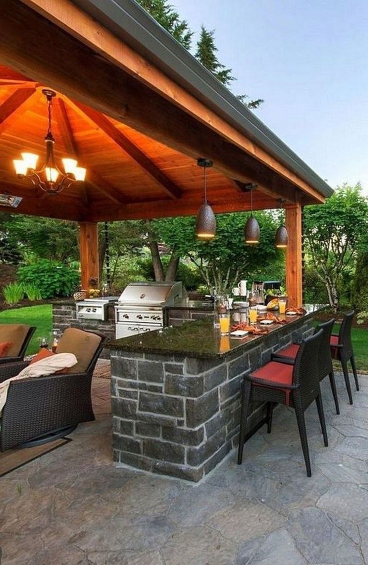 patio avec cuisine extérieure