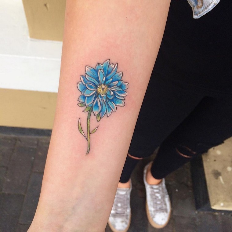 tatouage femme fleur signification