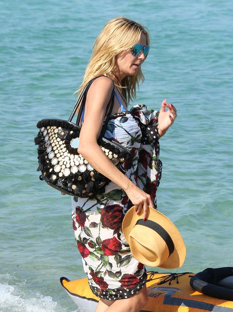 Heidi Klum avec une tenue plage