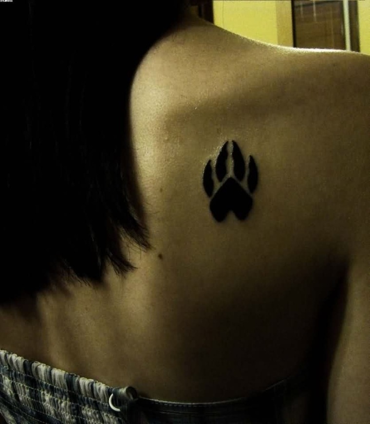 tatouage patte de loup pour femme 