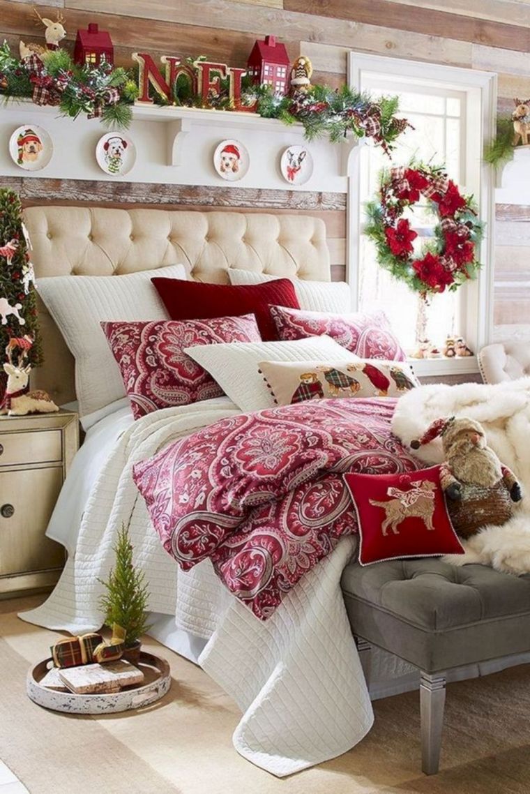 chambre à coucher avec déco pour Noël