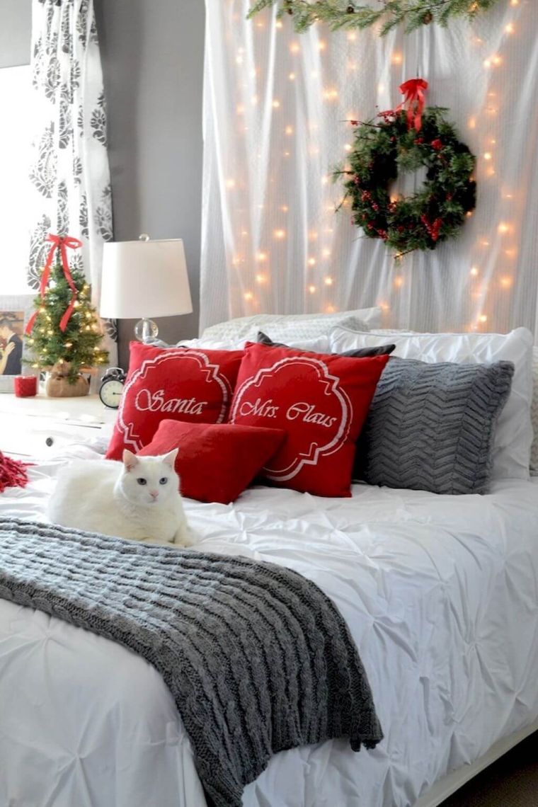 chambre à coucher avec déco de Noël