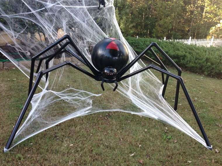 déco Halloween fait maison avec une araignée 