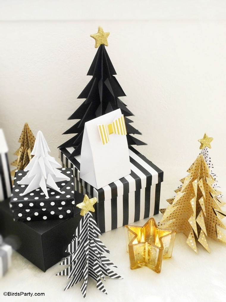 origami déco Noël sous sapin sur table