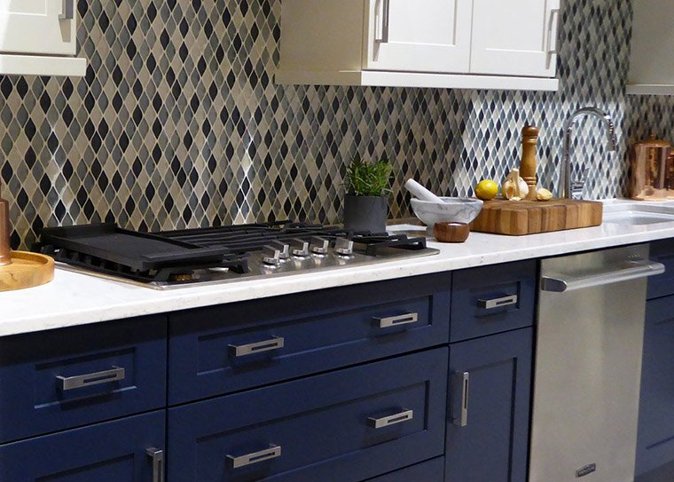 cuisine design meuble peint en bleu