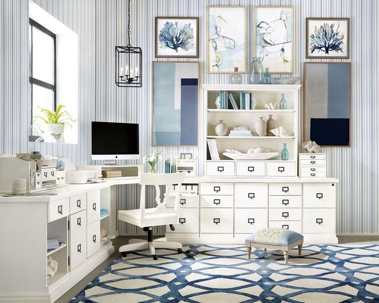 bureau de maison en bleu et blanc