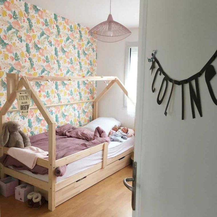 déco chambre enfant avec du papier peint