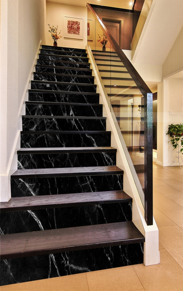 escalier design en noir 