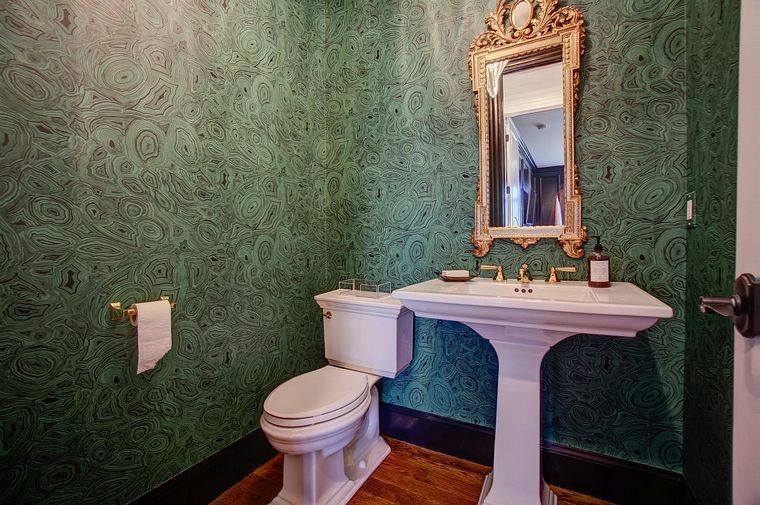 papier peint vert malachite salle bain