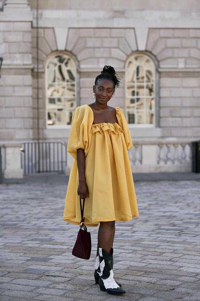 robe jaune et très belle