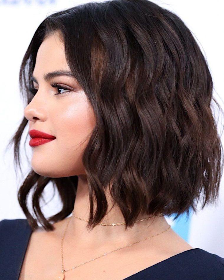 la coiffure bob de Selena Gomez 