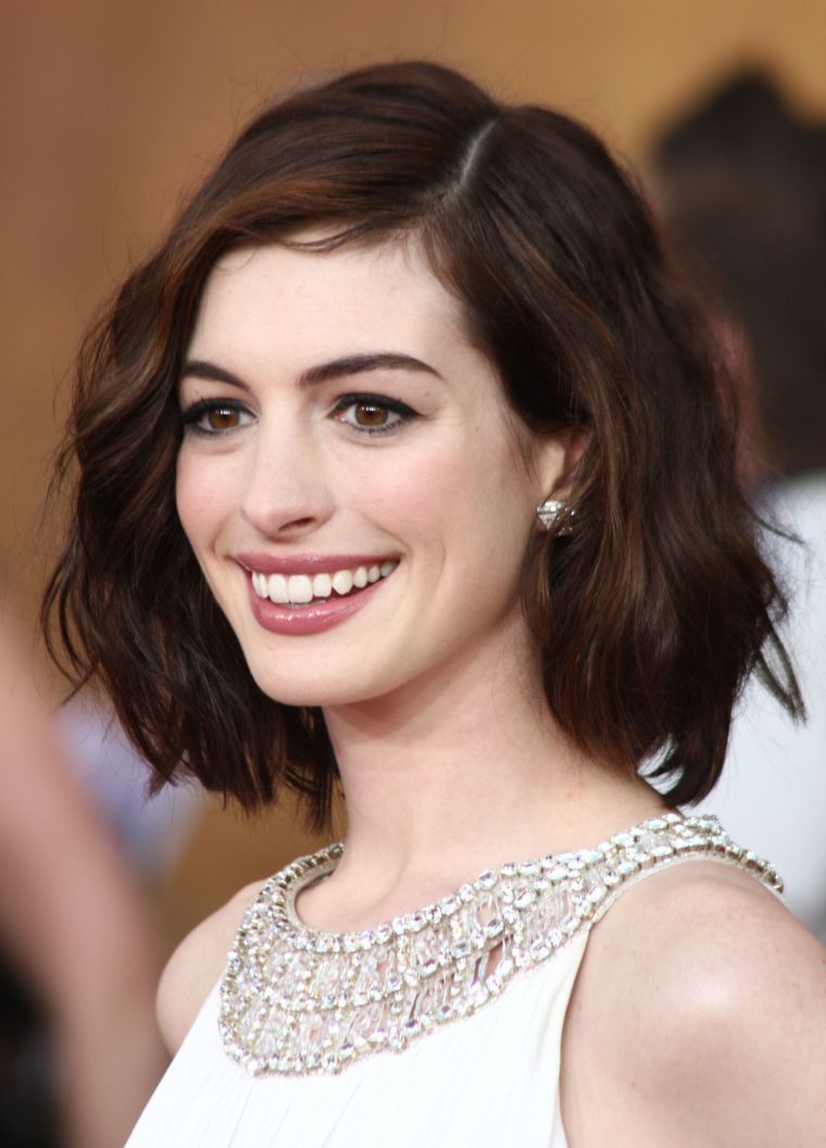 la coupe de cheveux d'Anne Hathaway 