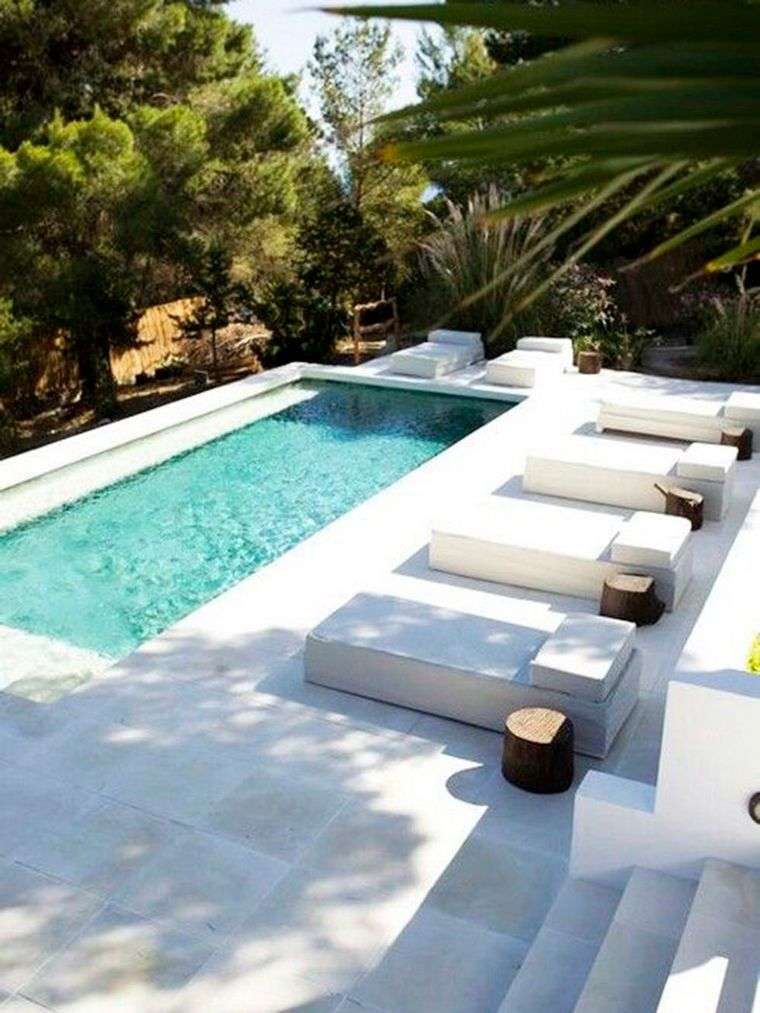 jardin moderne avec piscine