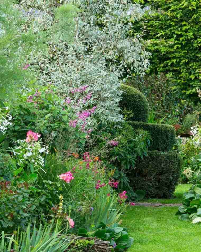 petit jardin romantique verdure