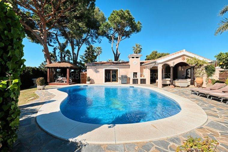 piscine forme haricot maison luxe
